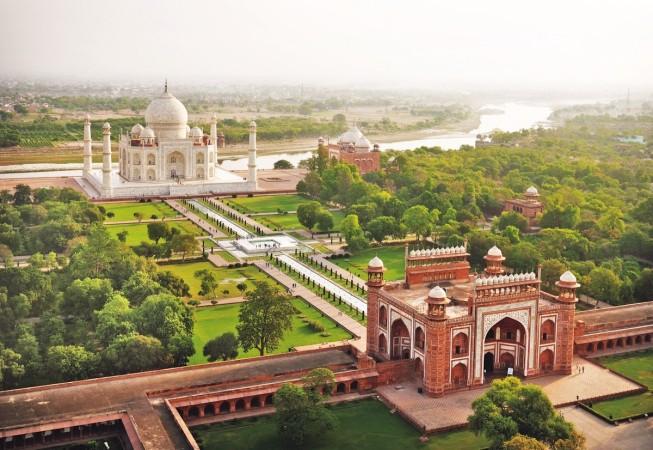 Taj Mahal Panorama - © VTC News